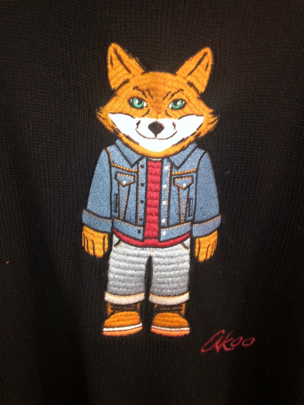 Akoo sweater great condition size L